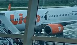 Ada Asap Mengepul, Lion Air Rute Kupang-Surabaya Batal Terbang, Panik! - JPNN.com
