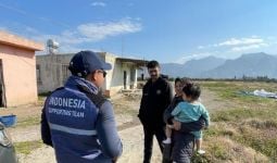 WNI Korban Gempa Turki Kembali Terima Bantuan dari KBRI - JPNN.com