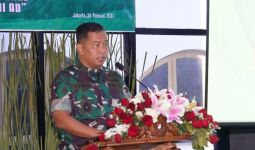 Viral Oknum Anggota TNI Memukuli Warga di Tapos, Kadispenad Bereaksi - JPNN.com