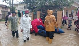 Banjir Melanda Tangerang, Tiga Orang Tewas Tersengat Listrik - JPNN.com