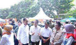 Direksi Pertamina Dampingi Presiden Jokowi Kunjungi Posko Pengungsian di RPTRA Rasela - JPNN.com