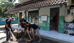 Ganjar Muda Padjajaran Gelar Aksi Bersih-Bersih Lingkungan di Kota Banjar - JPNN.com