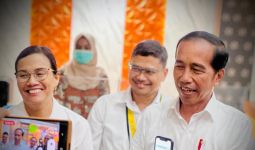 Saat Jokowi Kunjungi Kantor Pajak di Solo, Senyum Sri Mulyani Merekah, Lihat - JPNN.com