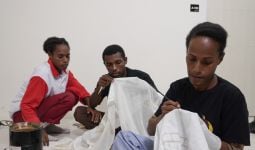 PMI Adakan Pelatihan Membatik Untuk Kembangkan Kemampuan Pemuda Papua - JPNN.com