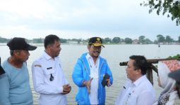 Tinjau Sawah Banjir di Kabupaten Bekasi, Mentan SYL Sampaikan Arahan Ini - JPNN.com