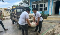 Santri Dukung Ganjar Serahkan Bantuan Bahan Bangunan Untuk Ponpes Abi Ummi - JPNN.com