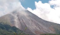 Awan Panas Guguran di Gunung Karangetang Sulut Masih Terjadi - JPNN.com