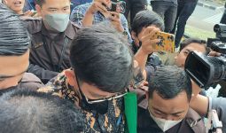 Diperiksa 7 Jam, Pejabat Pajak Wahono Saputro Ogah Bicara - JPNN.com