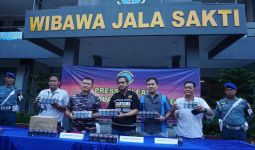 TNI AL Gagalkan Pengiriman 2 Juta Batang Rokok Ilegal - JPNN.com