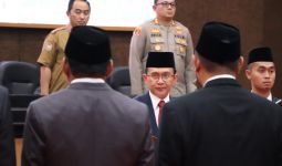 Kebut Pembangunan, Pj Bupati Bekasi Lantik 16 Pejabat Eselon II - JPNN.com