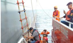 Personel Stasiun Bakamla Aceh Mengevakuasi WNA dari Kapal Berbendera Portugal - JPNN.com
