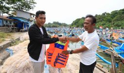 Komunitas Nelayan Pesisir Dukung Ganjar Bagikan Alat Keselamatan di Garut - JPNN.com