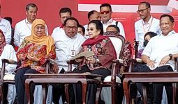 Lihat Sosok yang Duduk di Samping Megawati di Acara Peringatan UU Desa - JPNN.com