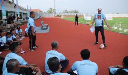 Tingkatkan Sepak Bola Putri, 45 Guru Olahraga Ikuti Program Soccer Coaching Cilinic - JPNN.com