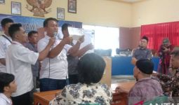 Kalah Suara, Calon Kades Serang Anggota DPRD Sukabumi Pakai Senapan - JPNN.com