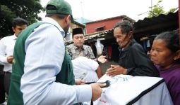 BAZNAS Salurkan 6.687 Paket Pangan Ramadan ke 4 Provinsi - JPNN.com