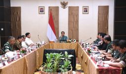 Malam-malam, Jokowi Kumpulkan Menhan hingga Jenderal Penting di Papua, Ini Pesannya - JPNN.com
