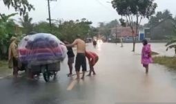 Banjir di Kabupaten Bandung, 4 Rumah Rusak - JPNN.com