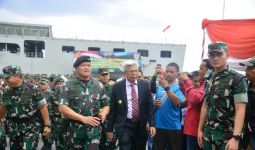 Panglima TNI Lepas Satgas Yonif Raider 200/BN & 133/YS ke Papua, Wagub Mawardi: Selamat Bertugas - JPNN.com