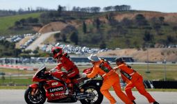 Seri Pertama MotoGP 2023 Mencekam, Francesco Bagnaia Coba Cari Biang Keroknya - JPNN.com