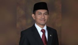 Mantan Ketua KY Jaja Ahmad Jayus Dibacok, Mengalami Luka di Bagian Leher - JPNN.com