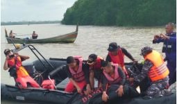 Prajurit TNI AL Lanal TBA Temukan Jenazah Nelayan Tenggelam - JPNN.com