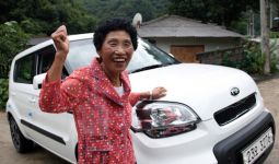 Ada Perempuan Lansia Jalani 960 Ujian demi Punya SIM, Kisahnya Menyentuh Hyundai-KIA - JPNN.com
