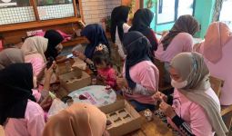 Srikandi Ganjar Sumsel Menggelar Pelatihan Hias Cupcake untuk Milenial di Palembang - JPNN.com