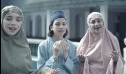 Ayu Azhari Rilis Lagu Religi 'Marhaban Ya Ramadhan', Libatkan 3 Buah Hatinya - JPNN.com