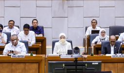 Raker dengan Menaker Ida Fauziyah, DPR Apresiasi Terbitnya Permenaker Jaminan Sosial PMI - JPNN.com