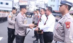 Selamatkan Monyet, 2 Polisi Diganjar Penghargaan dari Kapolda - JPNN.com