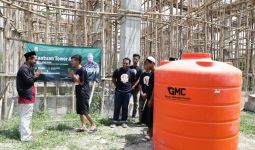 Ganjar Milenial Center Beri Bantuan Tandon Air di Ponpes Darul Ilmi Lampung - JPNN.com