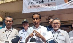 Tinjau 2 Pasar di Jakarta, Jokowi: Banyak Harga Pangan Turun - JPNN.com