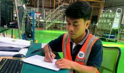 Ini Fakta yang Membuat Karyawan Bangga Bekerja di Pabrik AQUA Tanggamus - JPNN.com