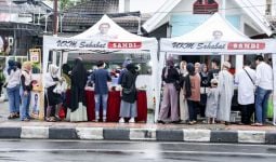 Sahabat Sandi Uno Beri Modal Usaha & Bagikan Nasi Kotak Gratis di Makassar - JPNN.com