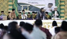 Gus-Gus Nusantara Jatim Peringati Nuzululqur'an, Membagikan Sajadah dan Kitab - JPNN.com