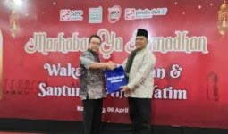 Pindo Deli Wakafkan Ribuan Al-Qur'an dan Menyantuni Anak Yatim Piatu - JPNN.com