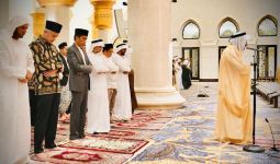 Jokowi dan Ganjar Tarawih Bareng di Masjid Syekh Al Zayed - JPNN.com