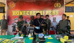 TNI-Polri Gerebek Markas KKB, Lihat Tuh Barang Bukti yang Didapat - JPNN.com