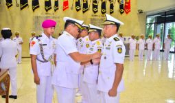 KSAL Pimpin Upacara Sertijab 6 Perwira Tinggi TNI AL, Berikut Daftar Namanya - JPNN.com