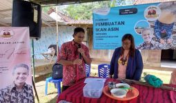 Mak Ganjar Adakan Pelatihan Pengolahan Ikan Asin Bareng Ibu-Ibu di Jepara - JPNN.com