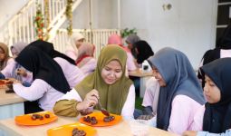 Srikandi Ganjar Latih Perempuan Milenial Membuat Makanan Khas Lebaran - JPNN.com
