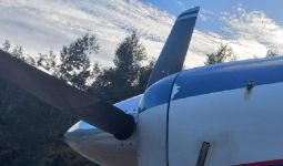 Pesawat Asian One Ditembak KKB, Lapangan Terbang Beoga Ditutup - JPNN.com
