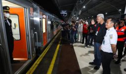 Kloter Pertama, Ganjar Berangkatkan 8 Gerbong Kereta Mudik Gratis Rute Jakarta-Kutoharjo - JPNN.com