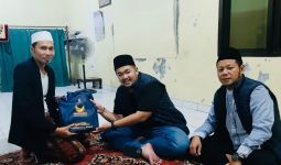 DPD Nasdem Depok & Bekasi Berbagi Paket Lebaran untuk Guru Ngaji dan Marbut - JPNN.com