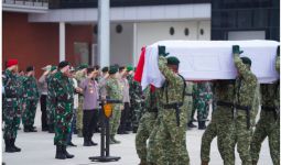 Panglima TNI Sambut Kedatangan Jenazah Korban Penembakan Teroris di Papua - JPNN.com