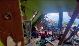 Tongkang Pengangkut Batu Bara Hantam Puluhan Rumah di Tapin, Begini Kondisinya - JPNN.com