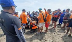 Terseret Ombak di Pantai Parangtritis, Seorang Pelajar Ditemukan Sudah Meninggal - JPNN.com