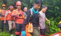 Tenggelam di Sungai Cibeureum, Pelajar SMP Ditemukan Sudah Meninggal Dunia - JPNN.com