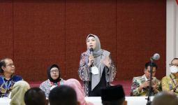 Himmatul Aliyah Mendorong Pemerintah Mengangkat Guru Honorer Jadi PNS atau PPPK - JPNN.com